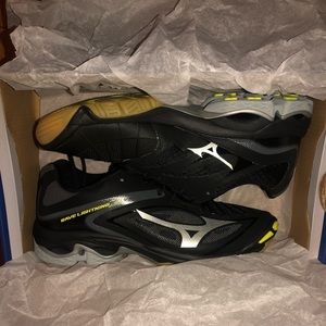 Mizuno Wave Lightning Z3 Volleyball Shoes